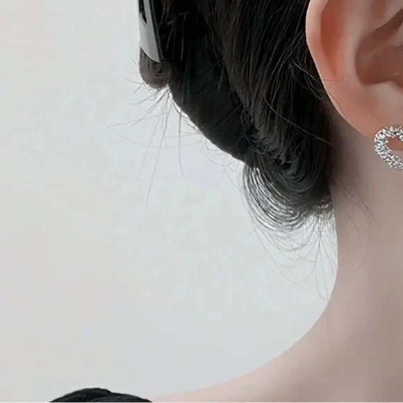 Hollow heart earrings - Picture 3 of 4